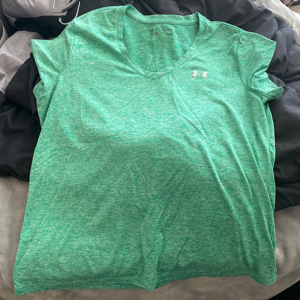 Heathered green v neck short sleeve t shirt